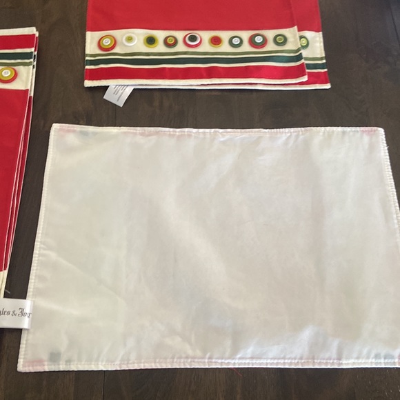 6 Jingles & Joy Christmas placemats like new! Red and green buttons and ribbon - Picture 12 of 17
